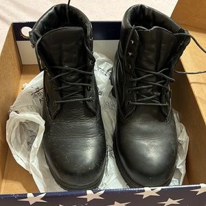 Gently worn men’s size 11M Thorogood boots.